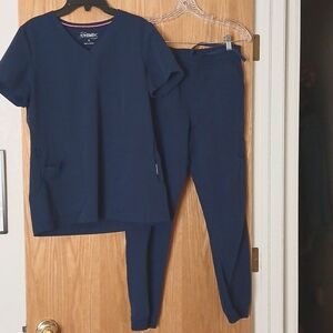 Butter soft 2 piece set of scrubs size small cargo pockets and elastic ankle